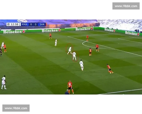 高位逼抢战术在现代足球中防守与进攻的全方位应用解析 高位逼抢战术在现代足球中防守与进攻的全方位应用解析